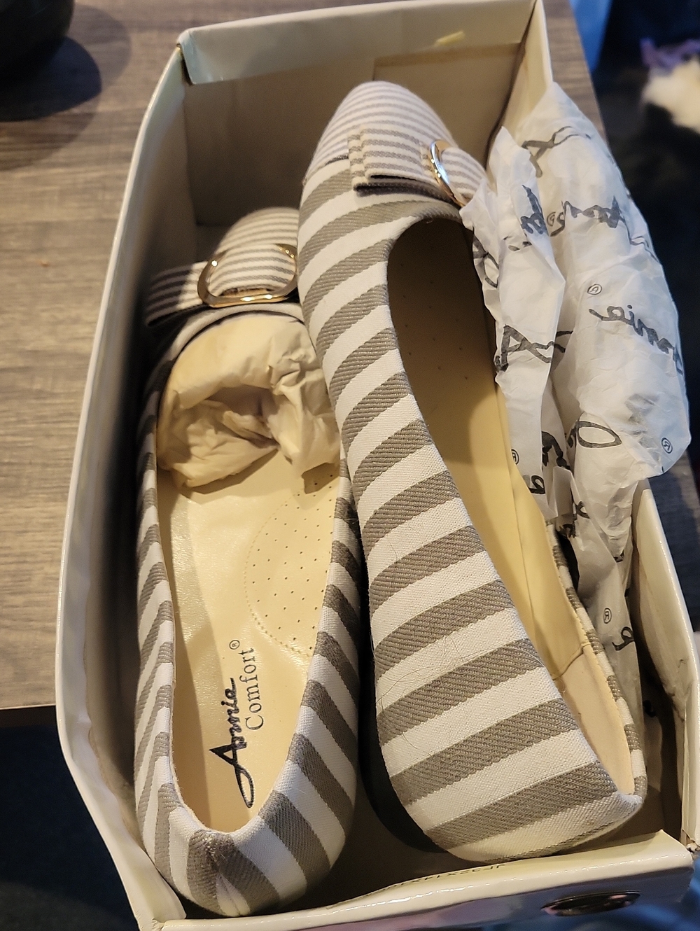 Annie 90's "Eddy" Slip On Flats,Shoes/ Sz.8.5/ Bow/ Buckle